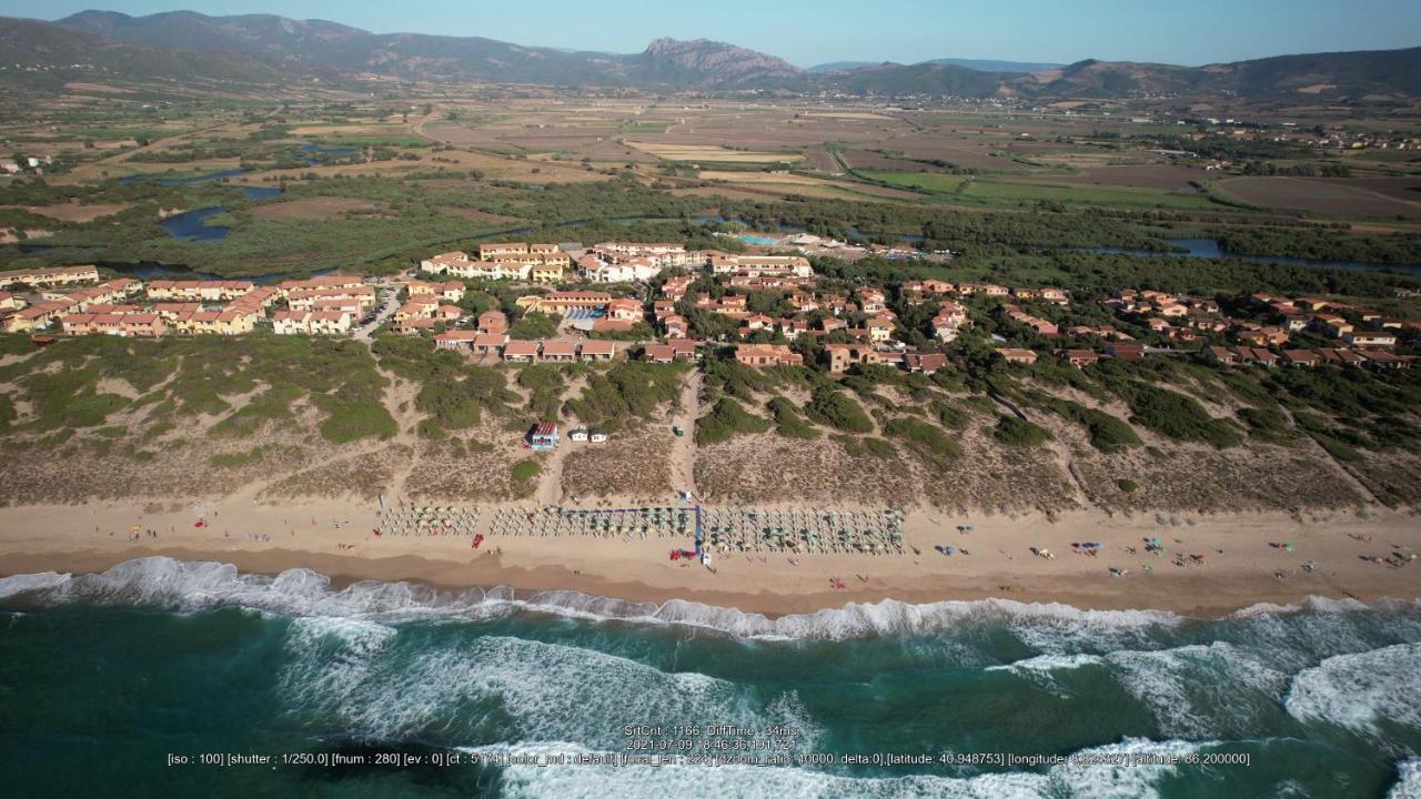 Baia Delle Mimose Aparthotel Badesi Exterior foto