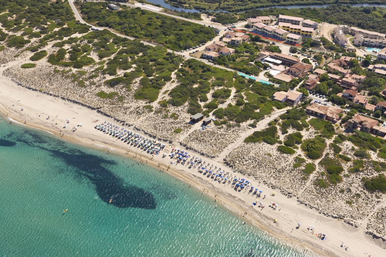 Baia Delle Mimose Aparthotel Badesi Exterior foto