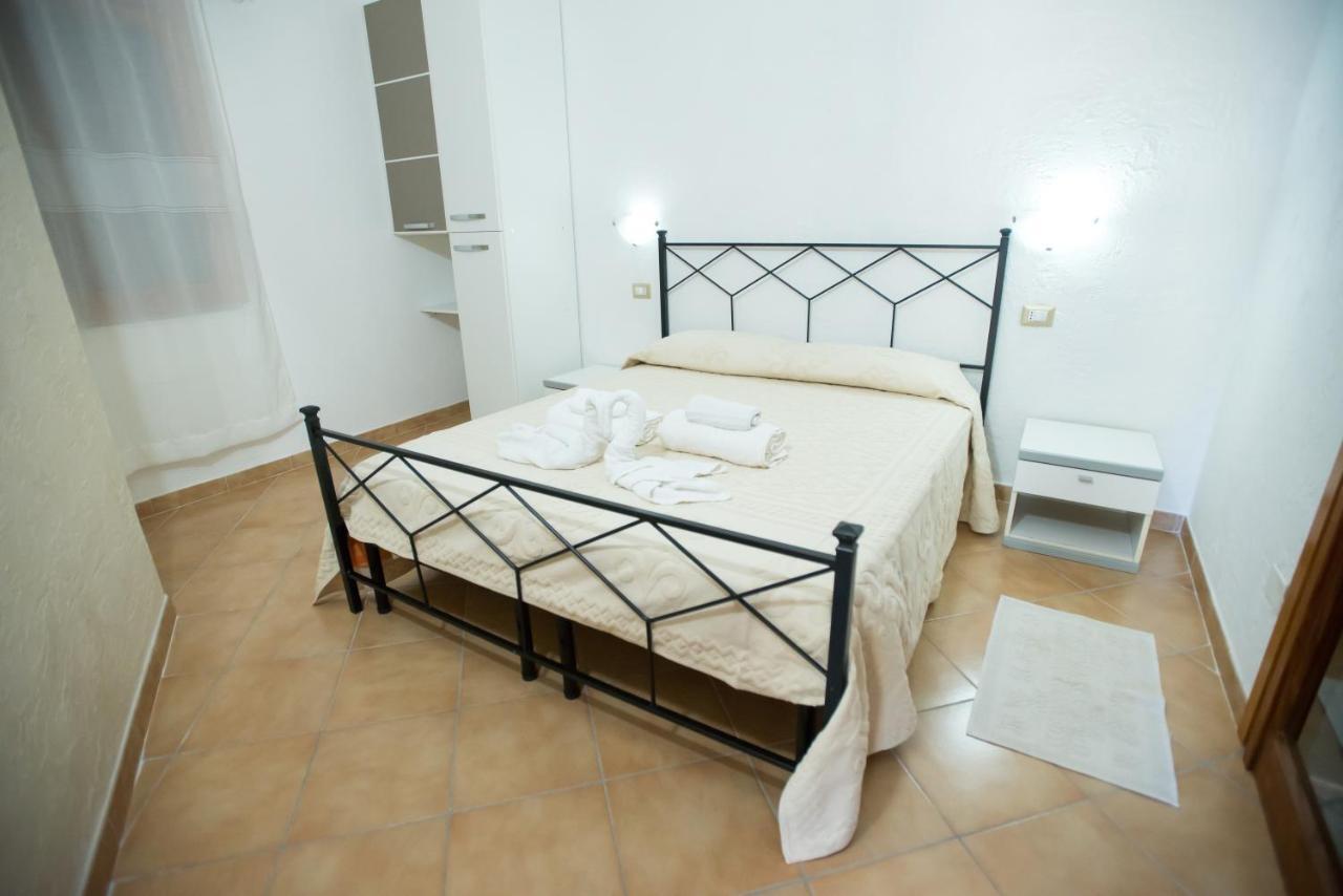 Baia Delle Mimose Aparthotel Badesi Exterior foto